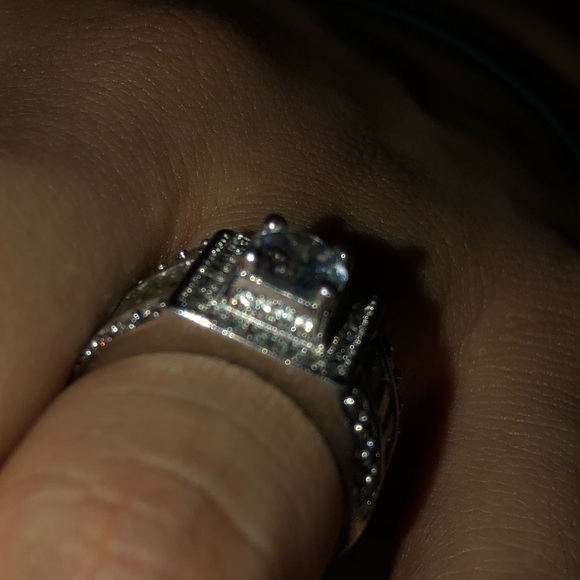 Silver ring - Picture 2 of 2